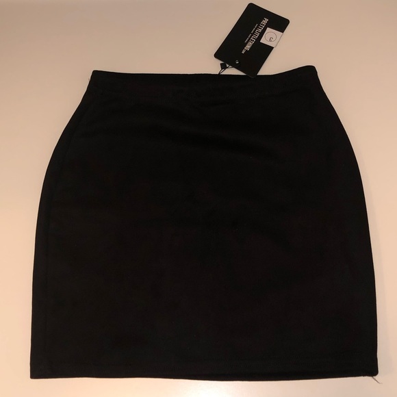Black basic faux suede mini skirt - Picture 3 of 3